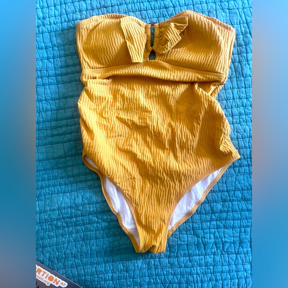 Cache Coeur Bow One-Piece Maternity Swimsuit Size Small Yellow Mustard $60